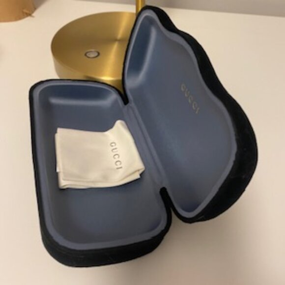 Gucci Black Velvet Sunglass Case with Cleaning Cloth - Picture 2 of 6